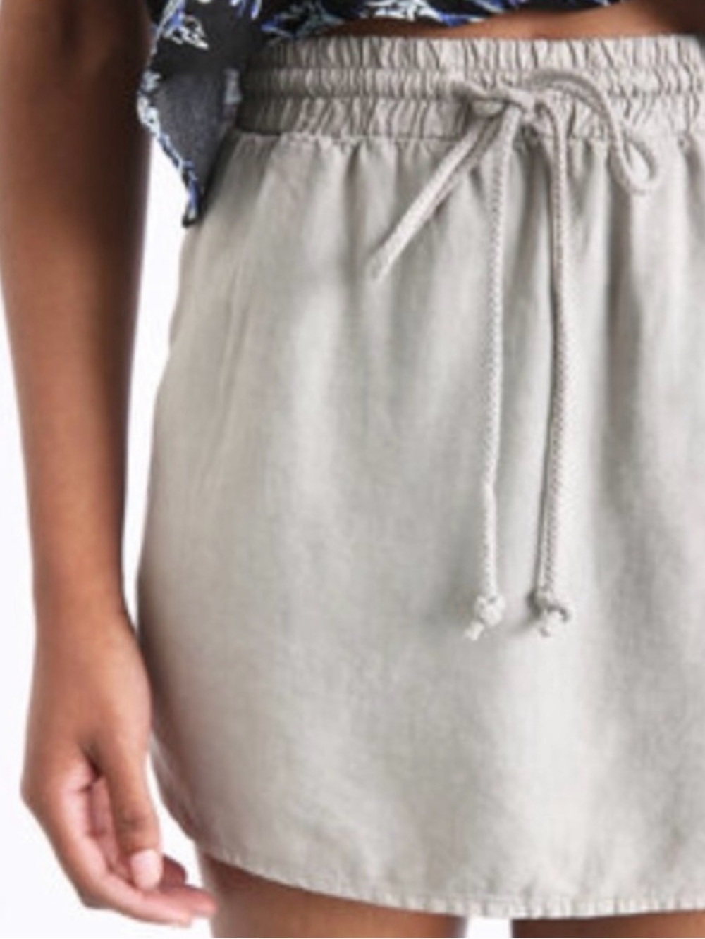 Cloth & Stone Casual Drawstring Round Hem Mini Skirt in Light Beige